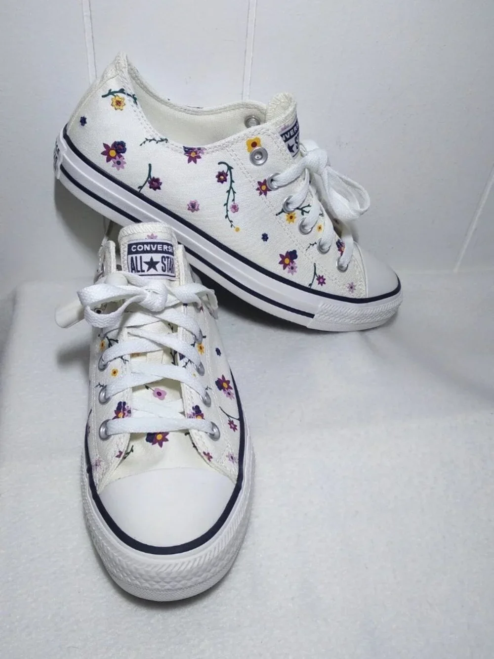 Converse Womens 9.5 Chuck Taylor All Star Low Embroidered Floral/White A16521F - Picture 3 of 9